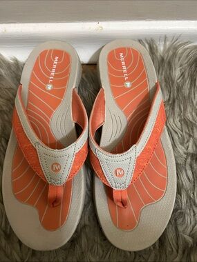 Merrell Women’s Coral and Beige Thong Sandals